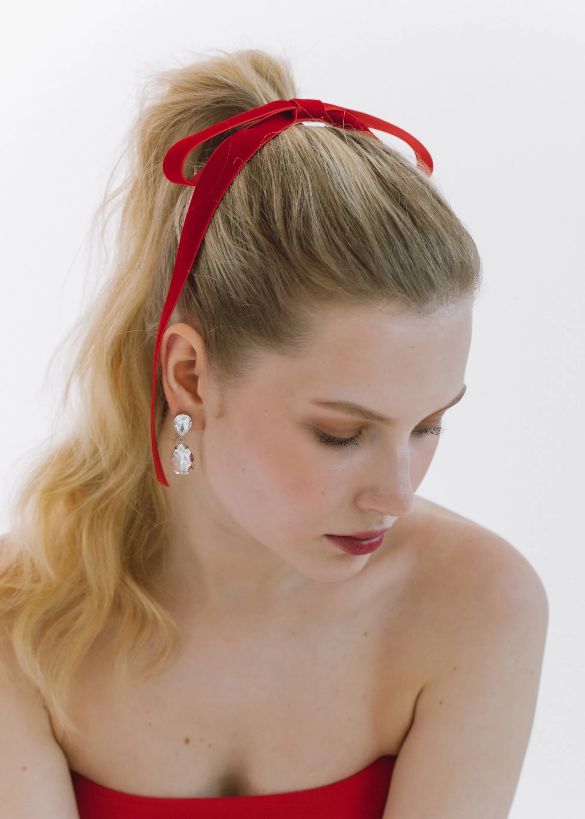 Aida Velvet Bow Barrette -- Rouge