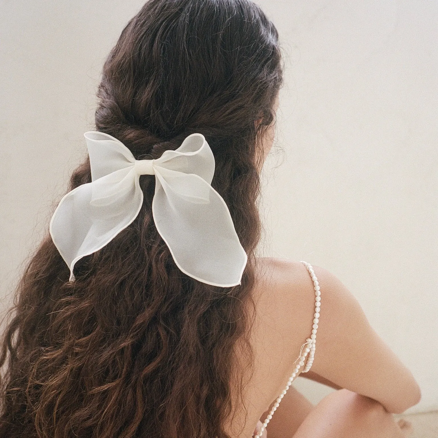 Bow Barrette in Oyster