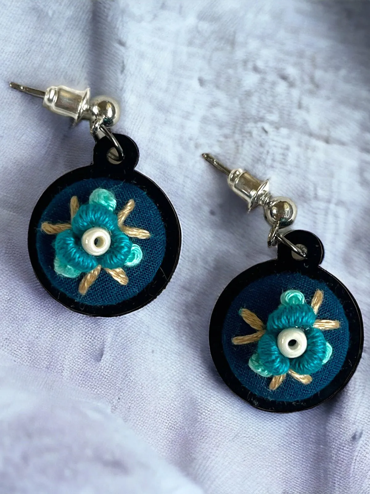 Cosy Daisy, Dangle Earring- Blue Topaz