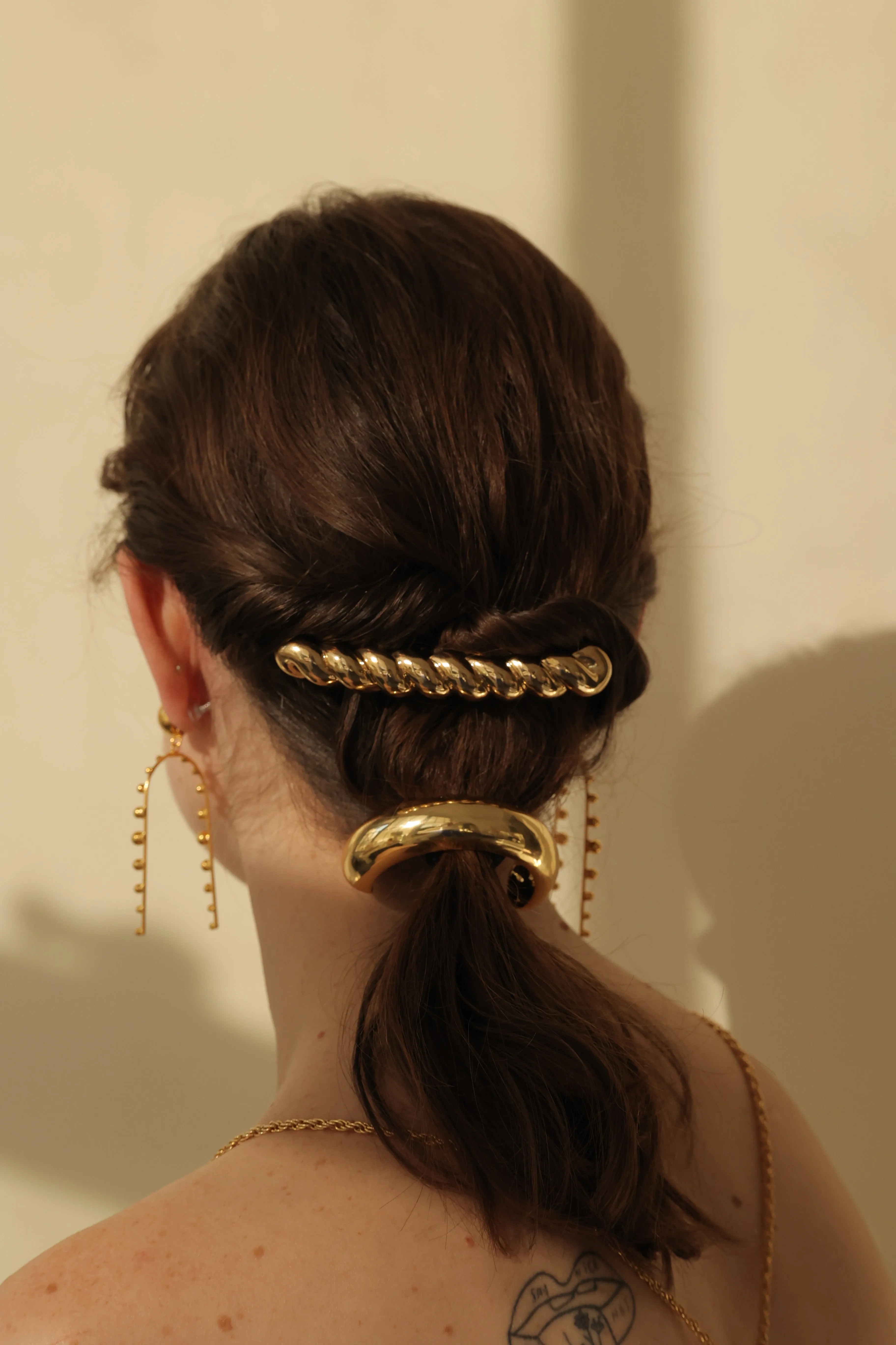 Glossy Twist Bar Barrette