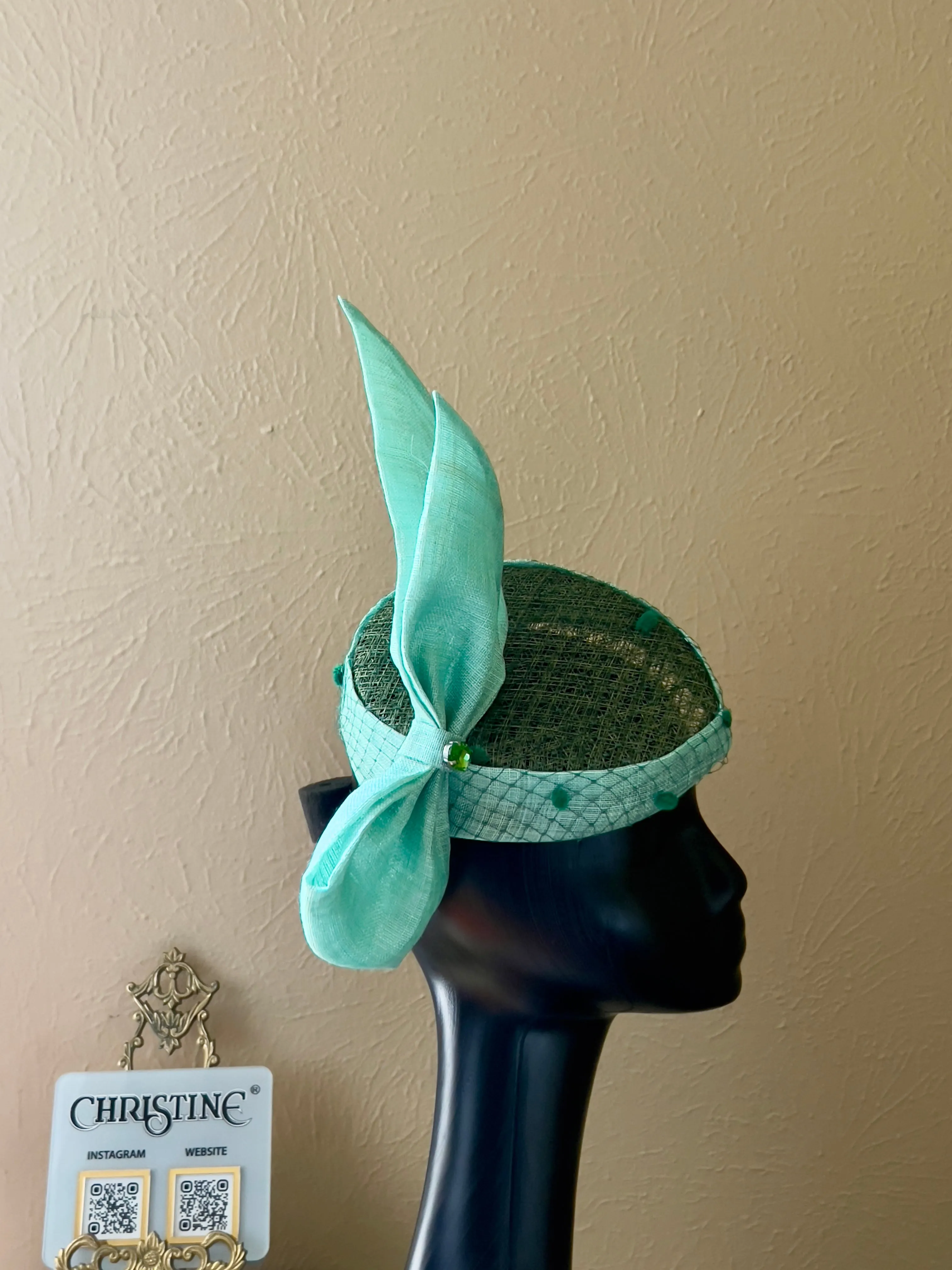 Green hat base - bow in turquoise and cover crown