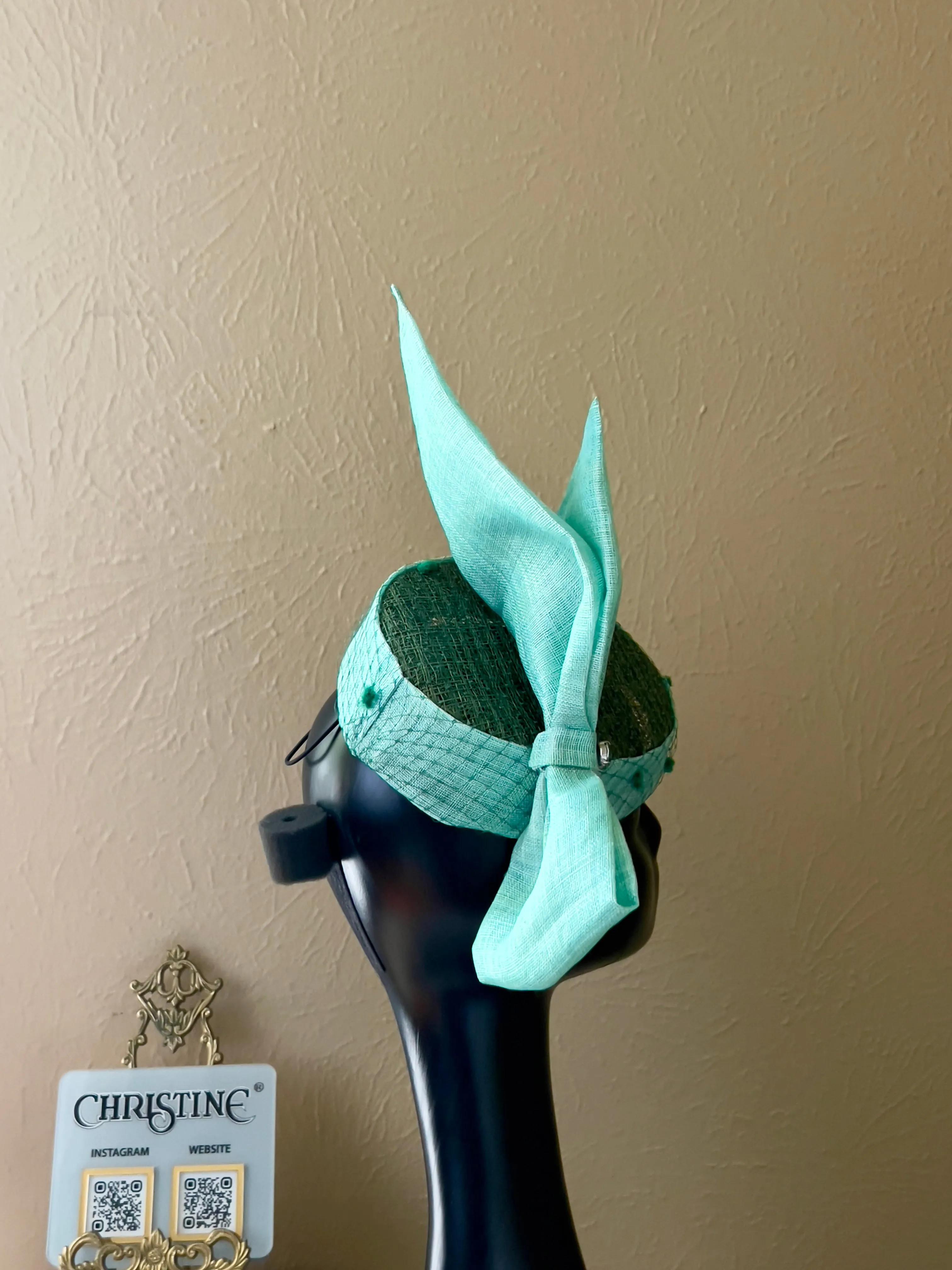 Green hat base - bow in turquoise and cover crown