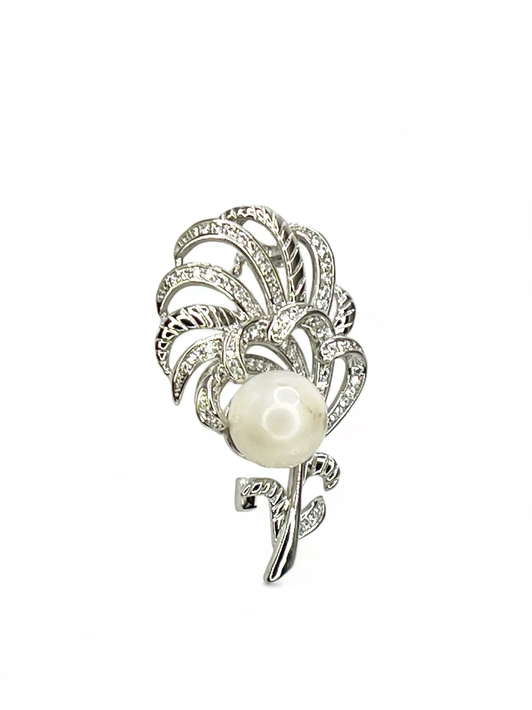 LEAF BROOCH WITH SOUTH SEA PEARL