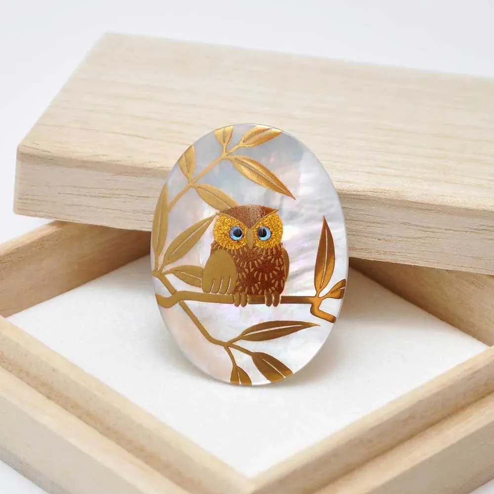 Maki-e Urushi Lacquer Brooch - White South Sea Pearl Shell / Owl -, Traditional Japanese Urushi Lacquer Jewelry