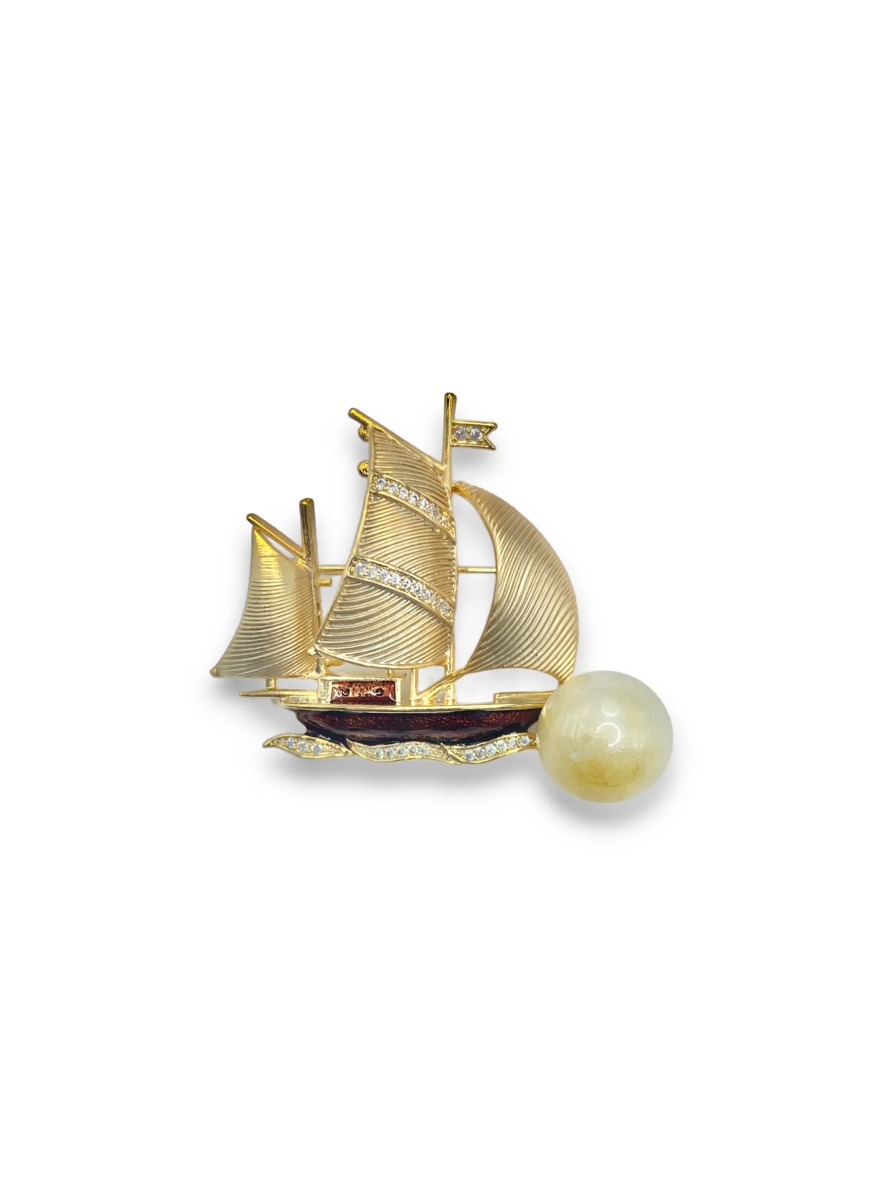 SHIP BROOCH IN MICRON SETTING WITH CHAMPAGNE SOUTH SEA PEARL