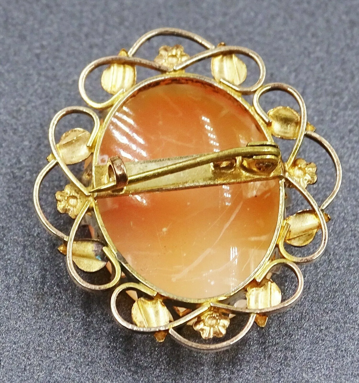 Womens Brooch Gold Plated & Shell Cameo Claw Set Flower & Leaf Vintage